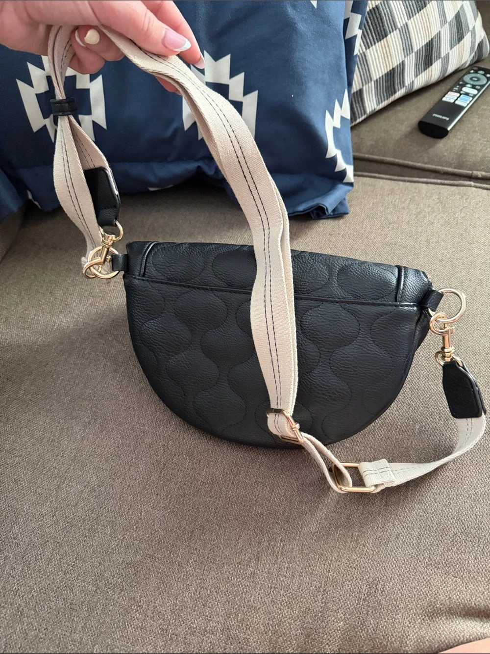 Universal Thread Black Pebbled Leather Crossbody Belt Bag with Cream Strap